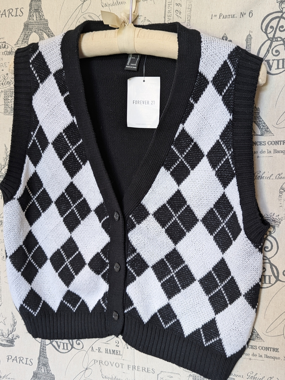 Forever 21 Black & White Argyle Knit Button Down V Neck Sweater Vest -Size Large